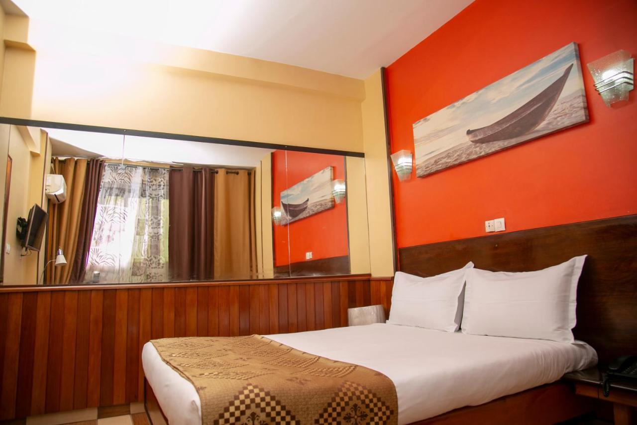Yaahot Hotell Yaoundé Exteriör bild