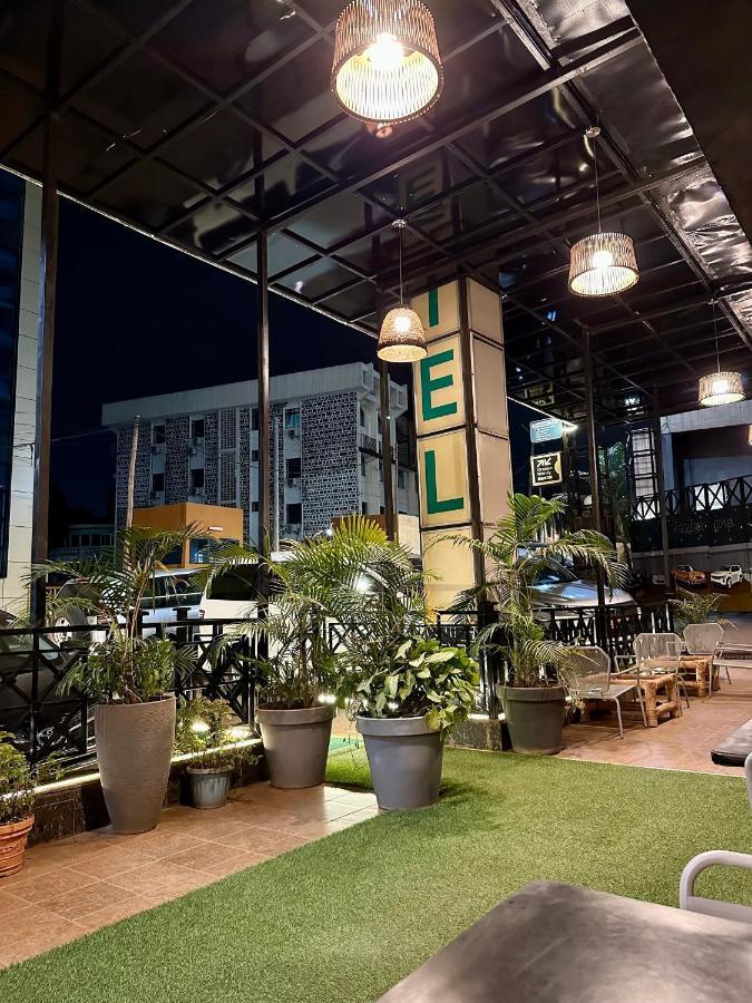 Yaahot Hotell Yaoundé Exteriör bild