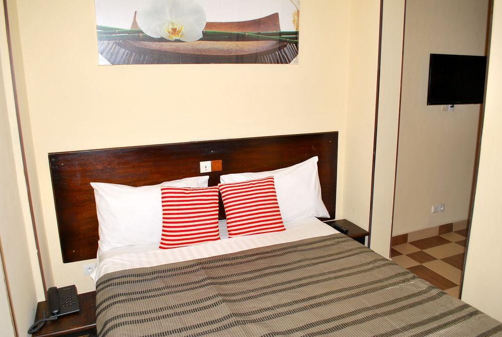 Yaahot Hotell Yaoundé Exteriör bild