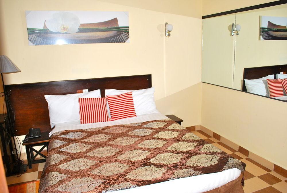 Yaahot Hotell Yaoundé Exteriör bild