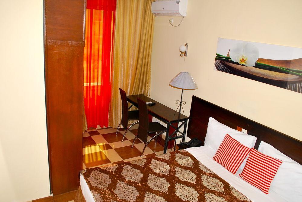 Yaahot Hotell Yaoundé Exteriör bild