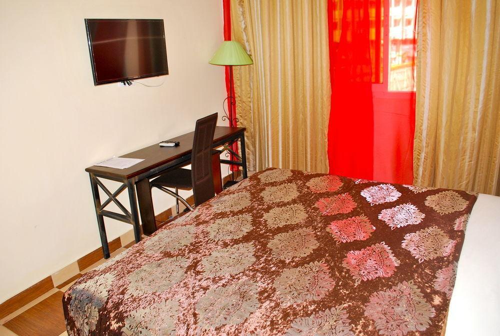 Yaahot Hotell Yaoundé Exteriör bild