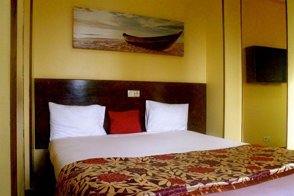 Yaahot Hotell Yaoundé Exteriör bild