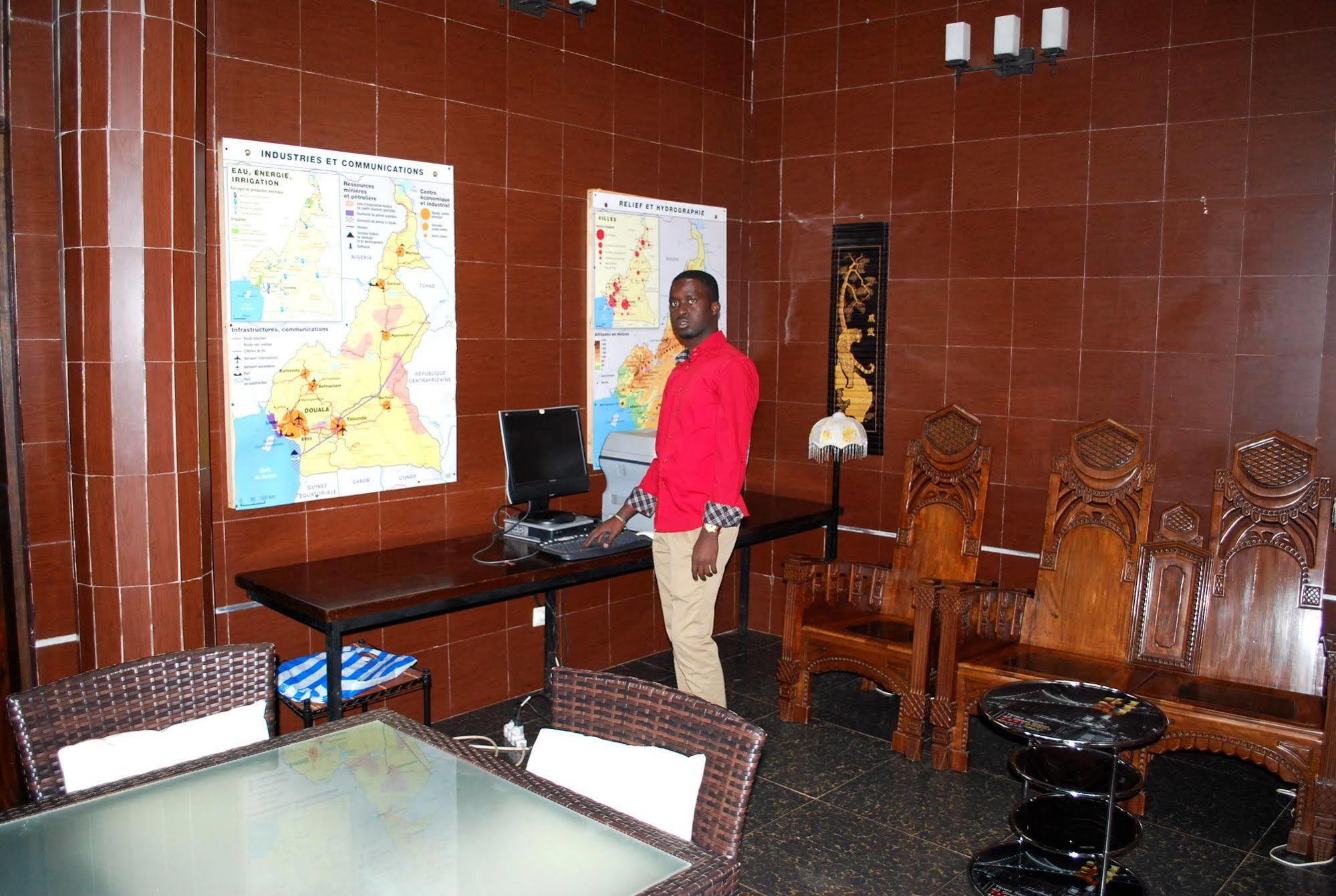 Yaahot Hotell Yaoundé Exteriör bild
