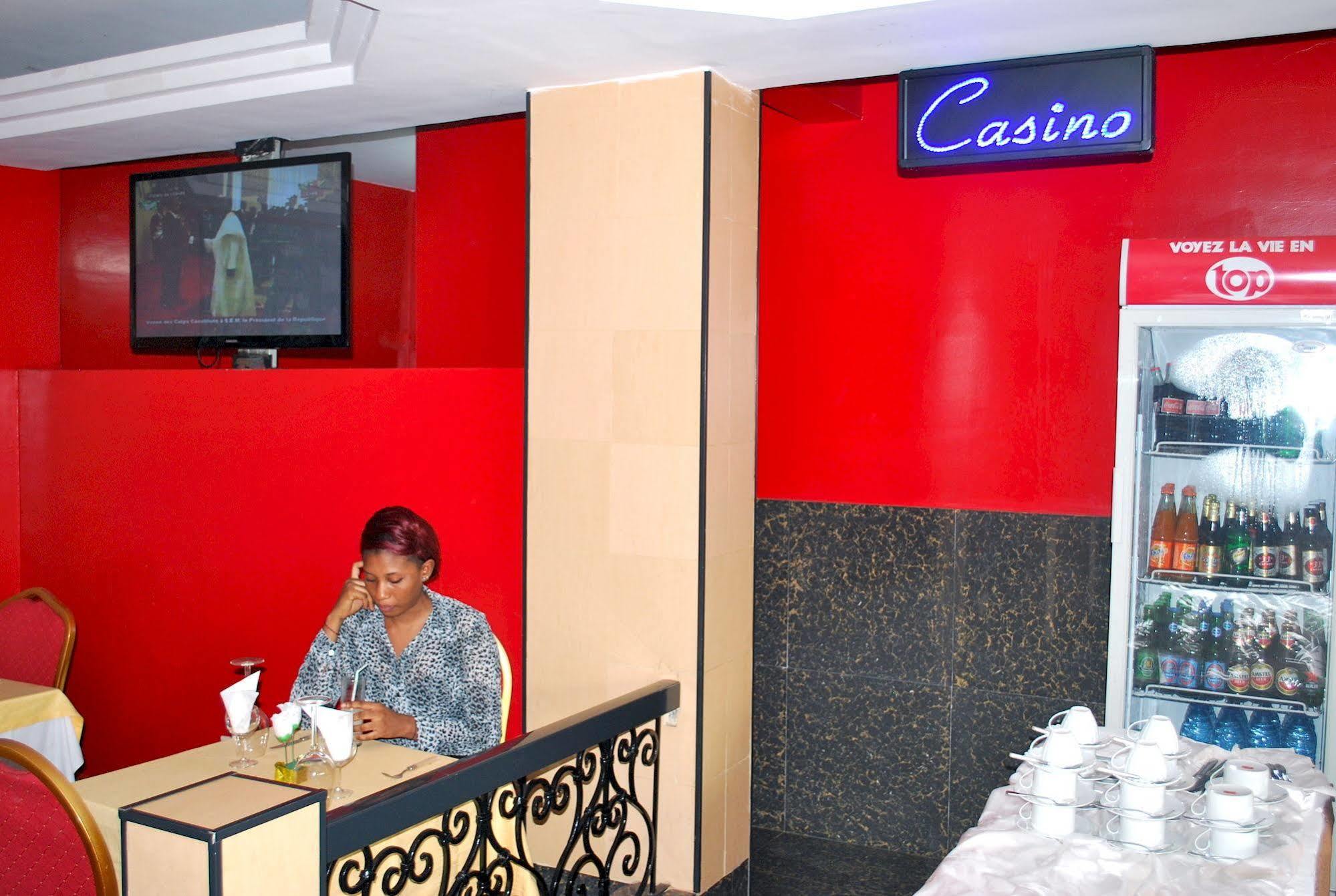 Yaahot Hotell Yaoundé Exteriör bild