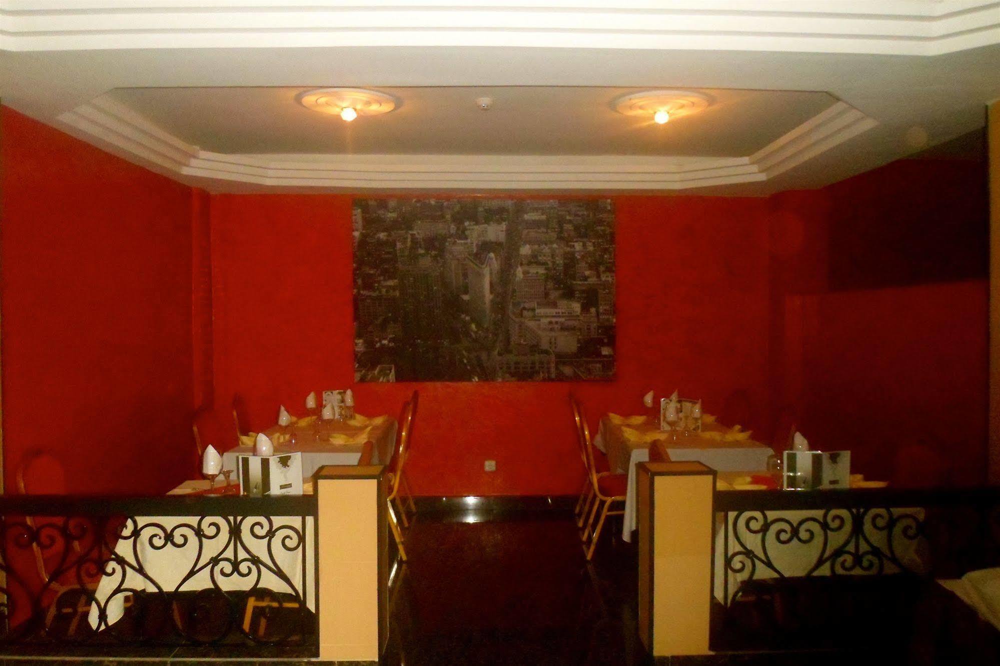 Yaahot Hotell Yaoundé Exteriör bild