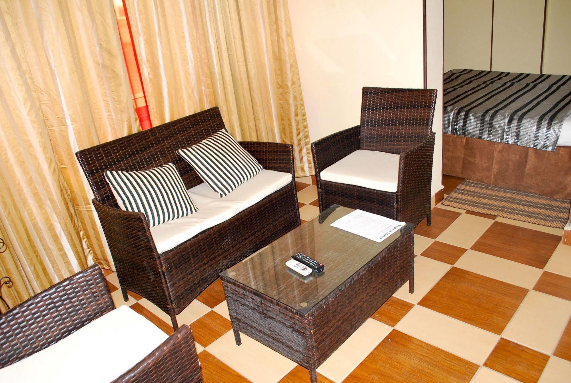 Yaahot Hotell Yaoundé Exteriör bild